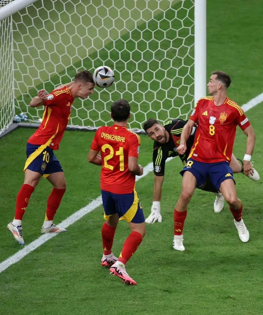 西班牙绝杀墨西哥，奥亚尔萨瓦尔统治全场